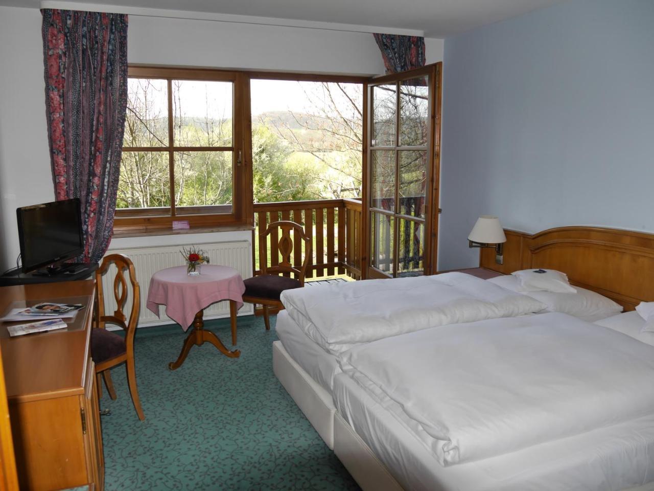 Hotel Und Gutsgaststaette Rappenhof Weinsberg Buitenkant foto
